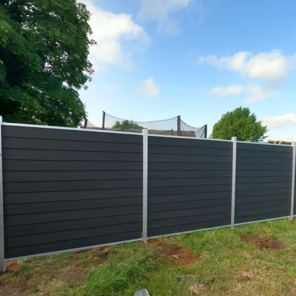 Stockholm komposithegn med aluminiumsstolper - Slvklasse