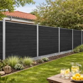 S�lvklasse: Stockholm komposithegn med st�lbundplade, galvaniserede st�lstolper og tilbeh�r