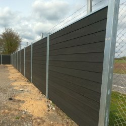 Stockholm dobbeltklink komposithegn med galvaniserede stlstolper - Slvklasse