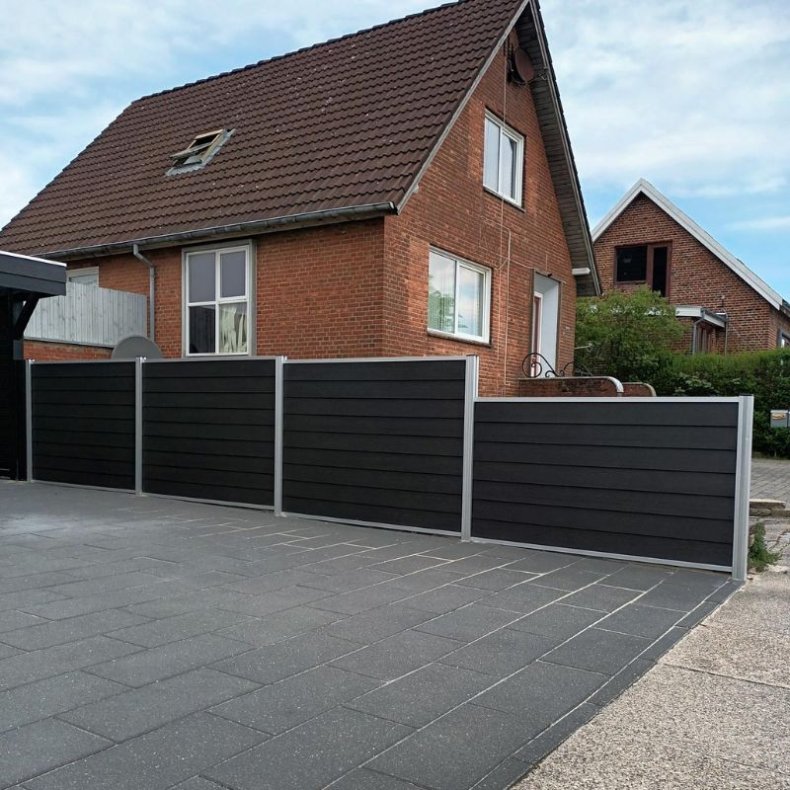 Stockholm komposithegn med alu stolper  - Slvklasse