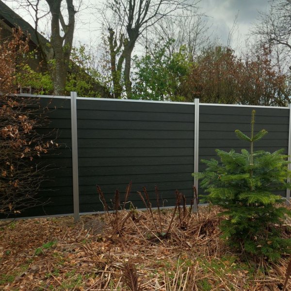 Stockholm komposithegn med aluminiumsstolper - Slvklasse