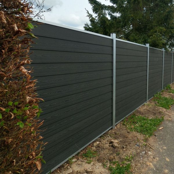 Stockholm komposithegn med aluminiumsstolper - Slvklasse