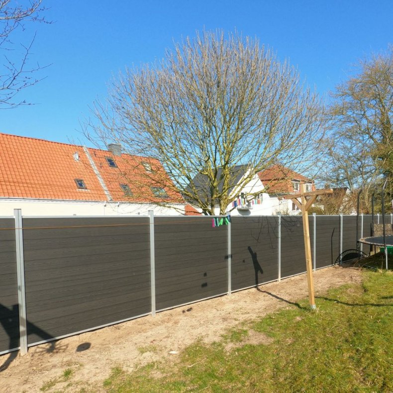 Stockholm komposithegn med alu stolper  - Slvklasse