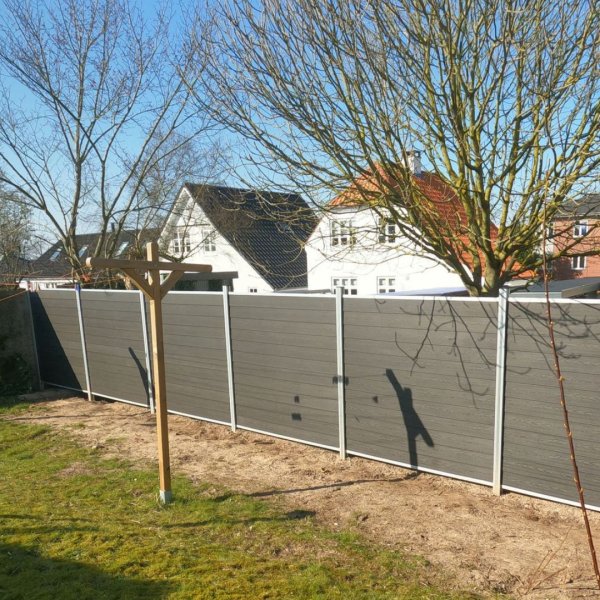 Stockholm komposithegn med aluminiumsstolper - Slvklasse