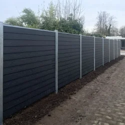 Stockholm dobbeltklink komposithegn med galvaniserede stlstolper - Slvklasse