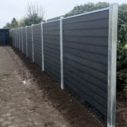 Stockholm dobbeltklink komposithegn med galvaniserede stlstolper - Slvklasse