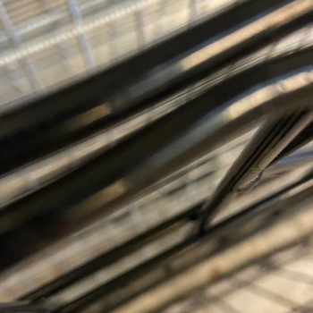 B�jet/skadet Panelhegn 200x95cm med �&loz;� dekoration i sort - model Tisvilde Outlet