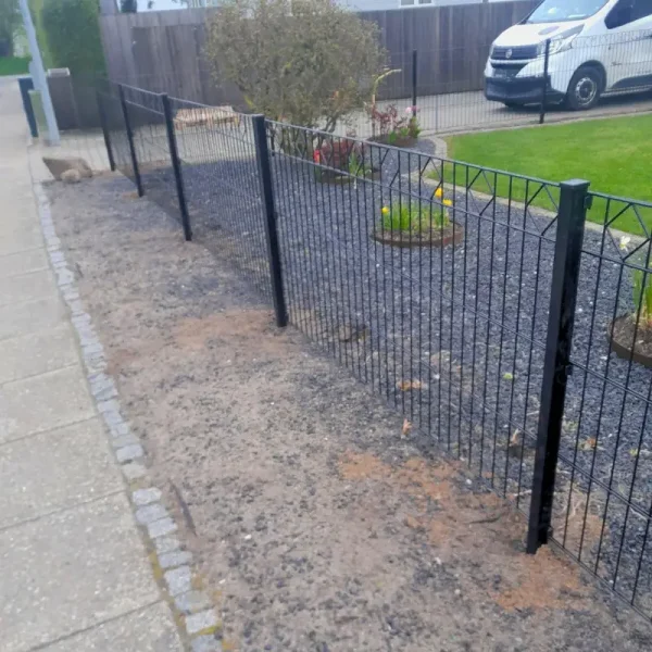 Panelhegn Tisvilde med &loz;-dekoration inkl. metalstolper og tilbehr - Slvklasse