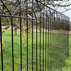 Panelhegn Tisvilde med &loz;-dekoration inkl. metalstolper og tilbehr - Slvklasse