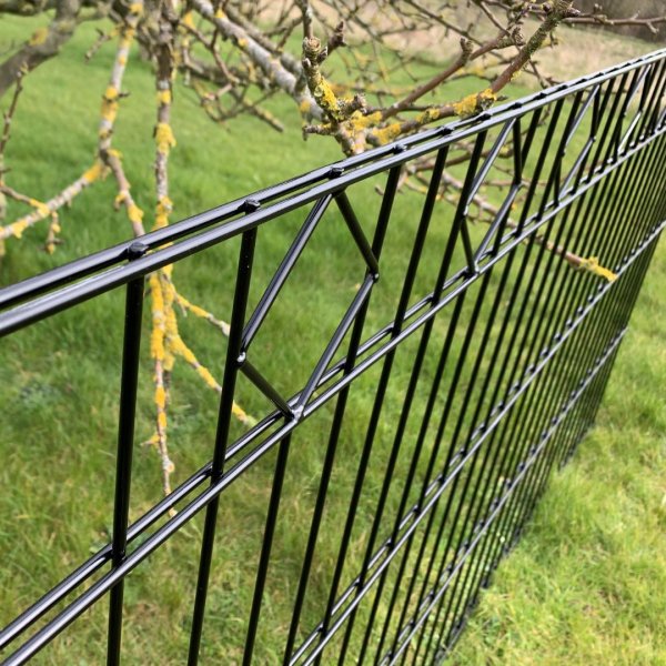 Panelhegn Tisvilde med &loz;-dekoration inkl. metalstolper og tilbehr - Slvklasse