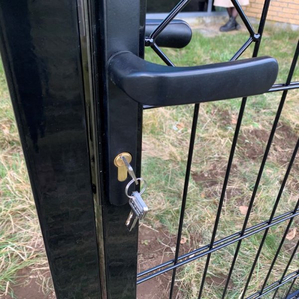 Tisvilde lge 100x95 cm  elegant sort lge med &loz;-dekoration