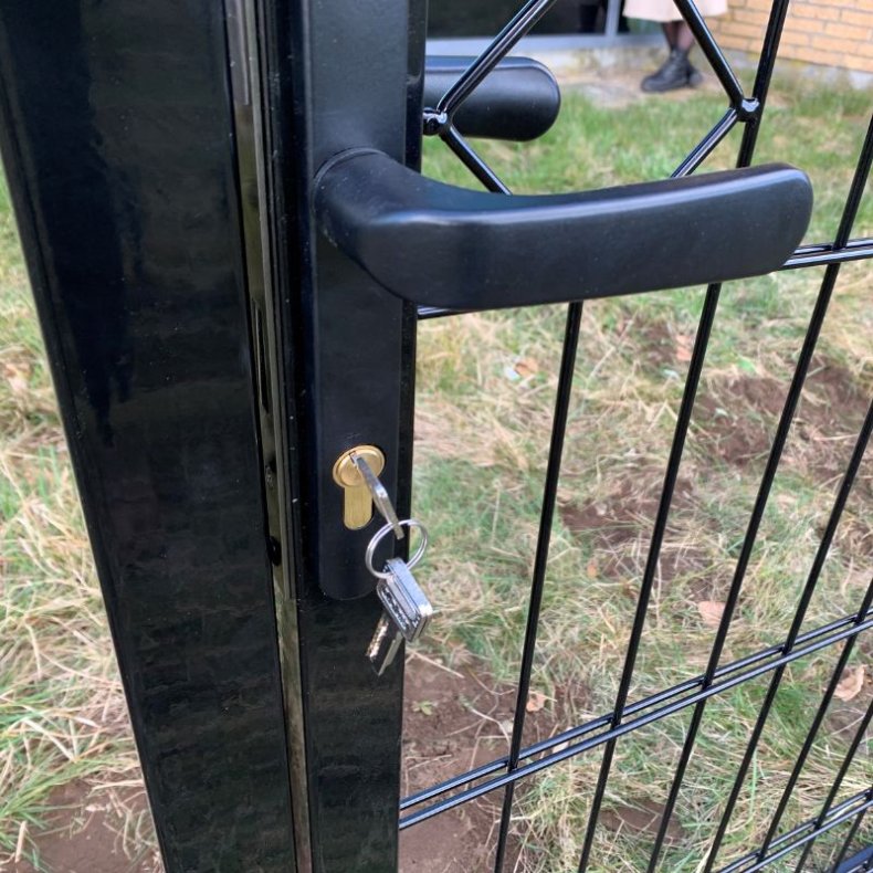 Lge til panelhegn i sort med &loz; dekoration 100x95cm - model Tisvilde