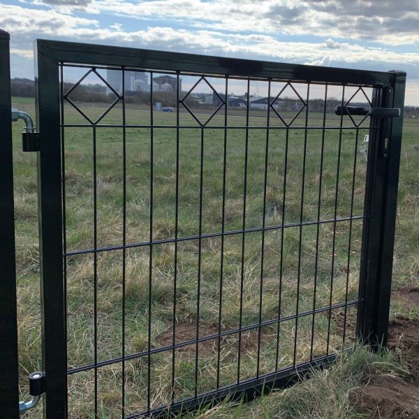 Tisvilde lge 100x95 cm  elegant sort lge med &loz;-dekoration