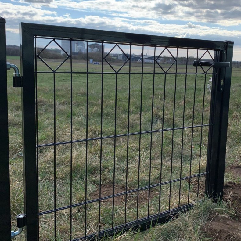 Lge til panelhegn i sort med &loz; dekoration 100x95cm - model Tisvilde