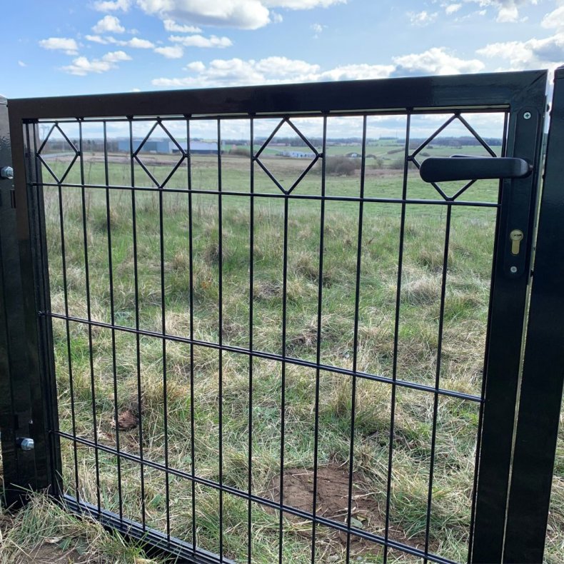 Lge til panelhegn i sort med &loz; dekoration 100x95cm - model Tisvilde