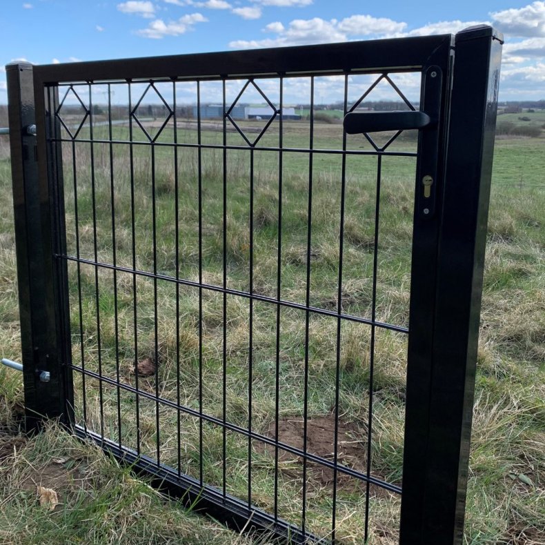 Lge til panelhegn i sort med &loz; dekoration 100x95cm - model Tisvilde