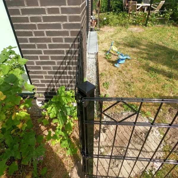 Panelhegn Tisvilde med &loz;-dekoration inkl. metalstolper og tilbehr - Slvklasse