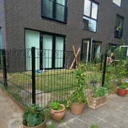 Panelhegn Tisvilde med &loz;-dekoration inkl. metalstolper og tilbehr - Slvklasse