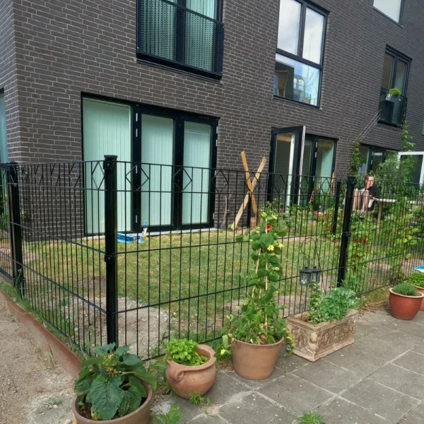 Panelhegn Tisvilde med &loz;-dekoration inkl. metalstolper og tilbehr - Slvklasse