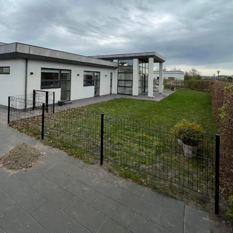 Panelhegn 200x95cm med &loz; dekoration i sort - model Tisvilde