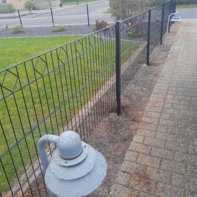 Panelhegn 200x95cm med &loz; dekoration i sort - model Tisvilde