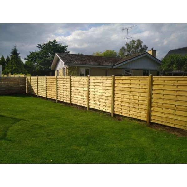 Toftlund lamelhegn 180x180 cm &#150; solidt hegn i tidlst design