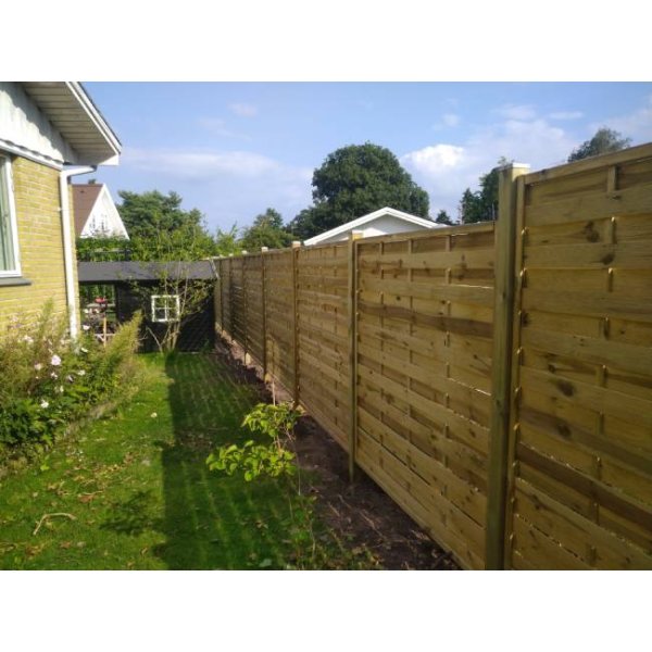 Toftlund lamelhegn 180x180 cm &#150; solidt hegn i tidlst design