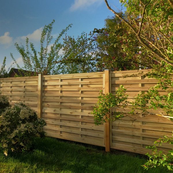 Toftlund lamelhegn 180x180 cm &#150; solidt hegn i tidlst design