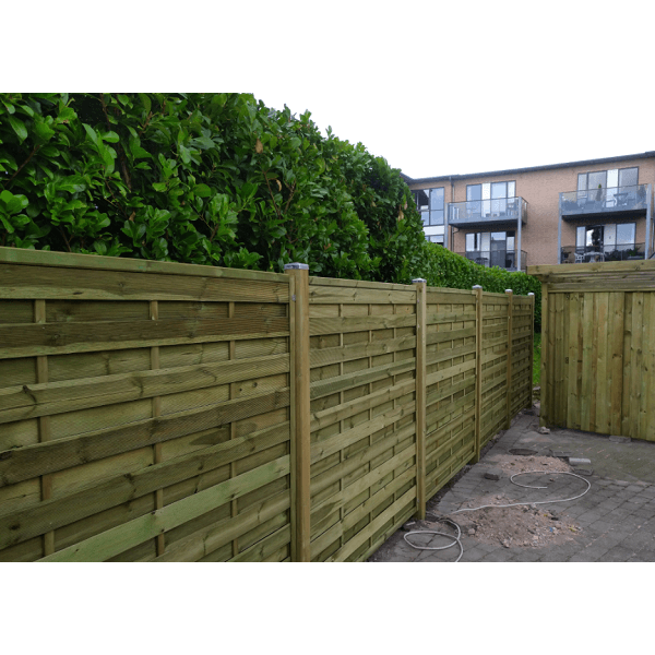 Kraftig lukket lamelhegn model Toftlund 150x180cm (BxH)