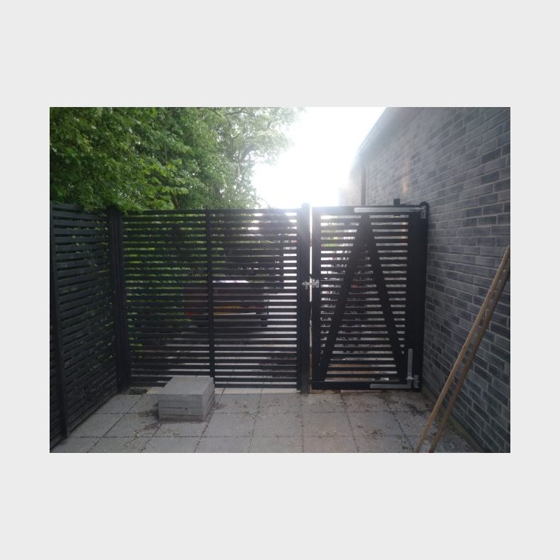 Tokyo jalousihegn grundmalet sort 180x180cm (BxH)