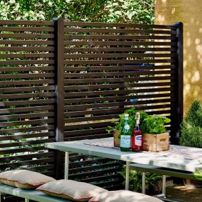 PLUS Tokyo terrassehegn med trstolper - Guldklasse