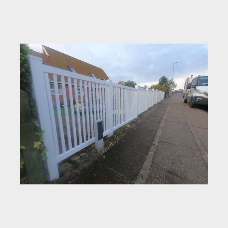 PVC tremmehegn med smalle stave i 180x120cm