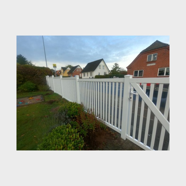 PVC tremmehegn med smalle stave i 180x120cm