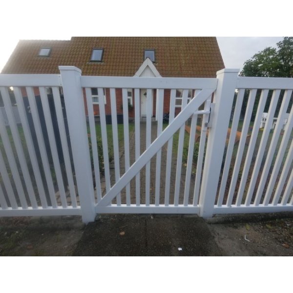 PVC Tremme enkeltlge med smalle stave i 100x120cm (BxH)