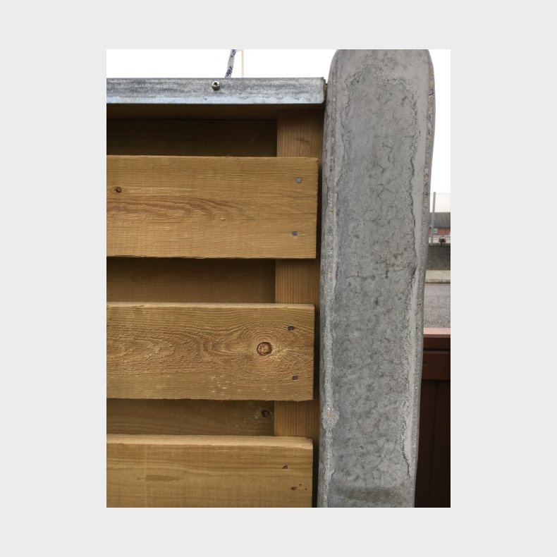 Vandret brddehegn med betonbundplade og betonstolper - Guldklasse