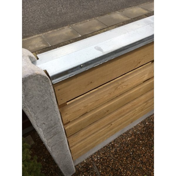 Guldklasse: Vandret brddehegn inkl. betonstolper, betonbundplade og tilbehr