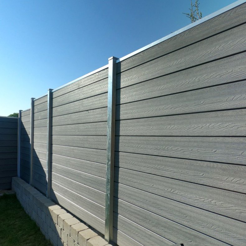Guldklasse: Nice komposithegn med galvaniserede stlstolper og tilbehr Gr&aring; 90cm