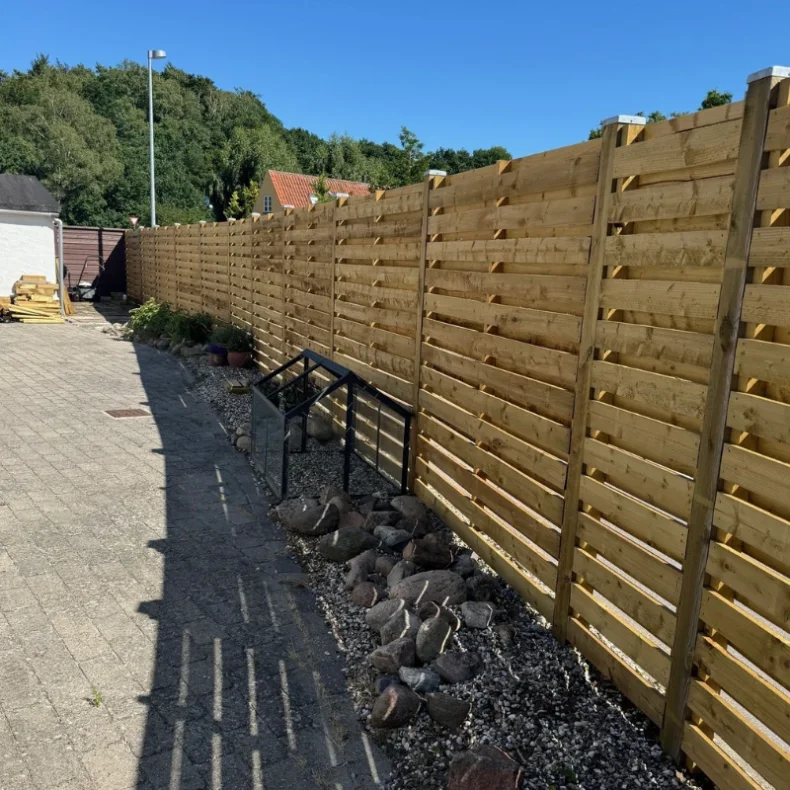 Frslev plankevrk i grnt trykimprgneret tr med trstolper - Guldklasse