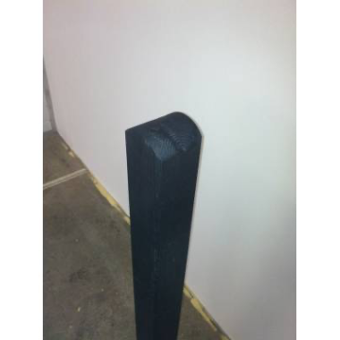 Omlimet sort stolpe 90x90mm