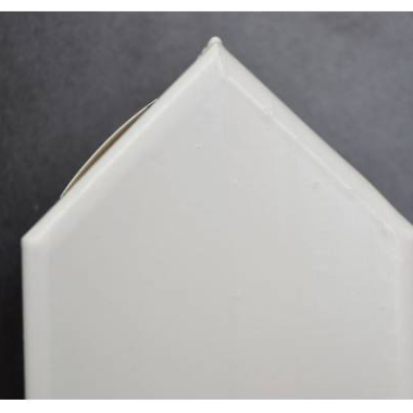 Omlimede stolper med spids ende hvid